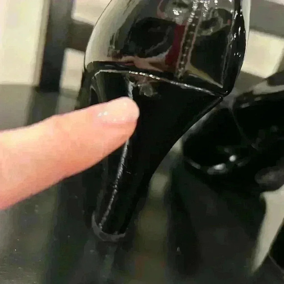 Sofft Black Patent Leather Peep‎ Toe Flower Pumps, Size 9.5 - Picture 10 of 11